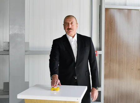 İlham Əliyev “Şimal” Elektrik Stansiyasının yeni estakadasının və su nasos stansiyalarının açılışında iştirak edib