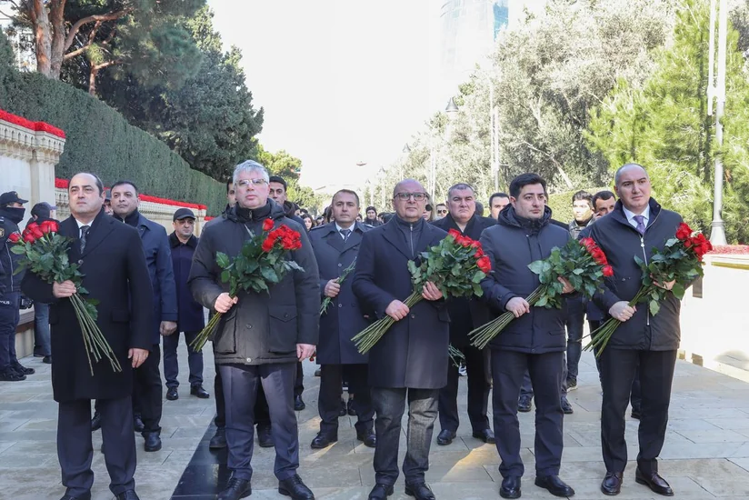 Minatəmizləmə Agentliyinin kollektivi Şəhidlər xiyabanını ziyarət edib