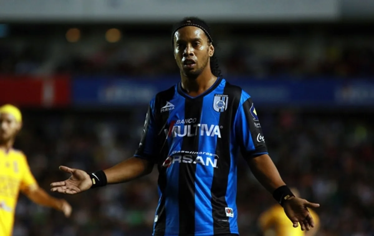 ​Ronaldinyo yenə komandadan qovulub