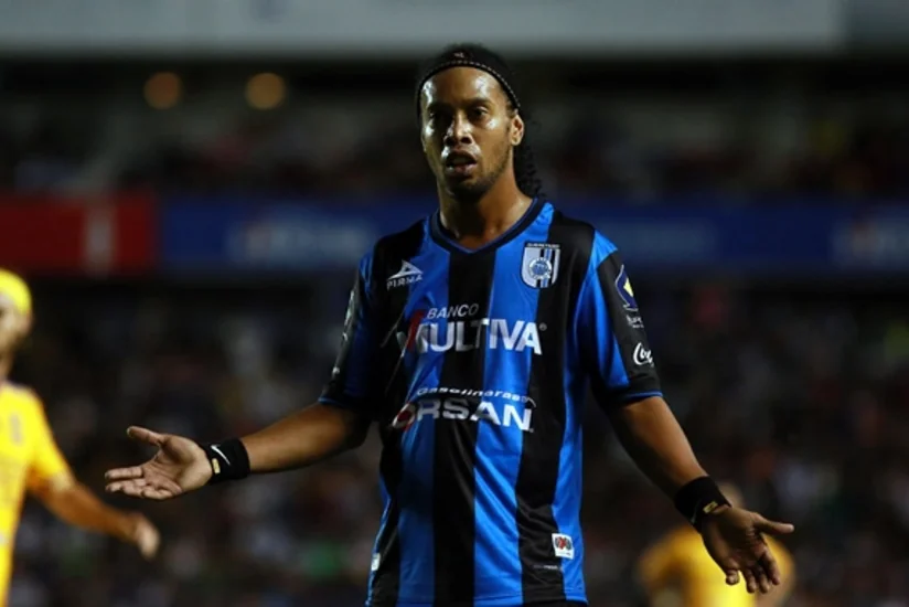 ​Ronaldinyo yenə komandadan qovulub