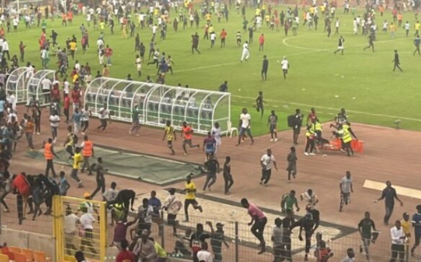 Azarkeşlər Nigeriya yığması DÇ-2022-yə çıxa bilmədiyi üçün iğtişaş törədib