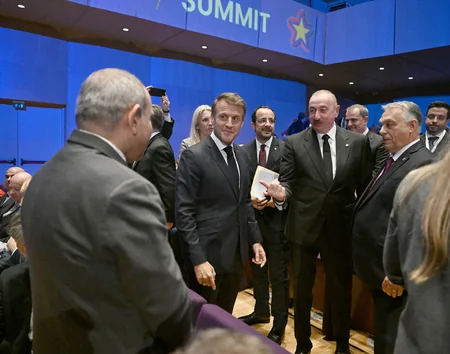 Ilham Aliyev, Emmanuel Macron hold brief meeting in Tirana