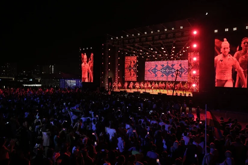 Heydər Əliyev Mərkəzinin parkında Bakının azad edilməsinin 100 illiyi münasibəti ilə konsert olub