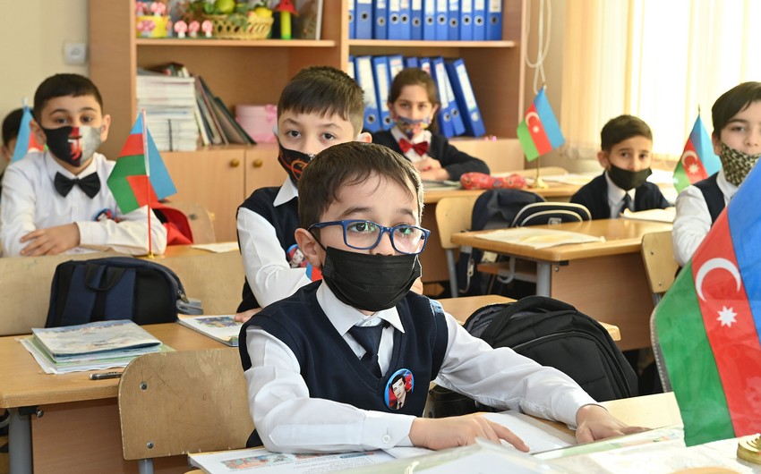 Two Baku schools get back to in-person education after quarantine