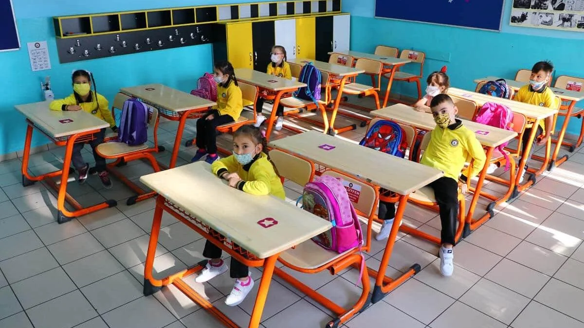 Türkiyədə məktəblər açılır