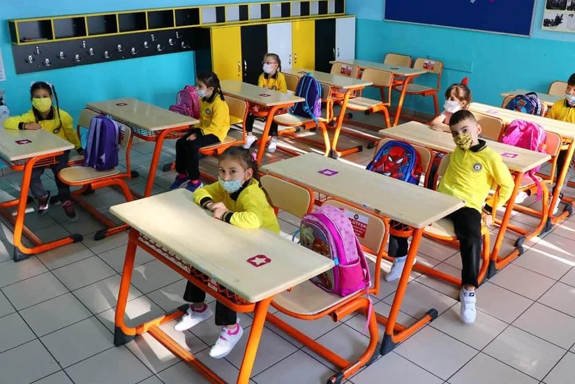 Türkiyədə məktəblər açılır