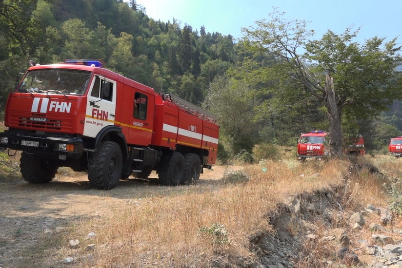 Qubanın kəndində yanğınlar baş verib, polis kəndin girişində post qoyub