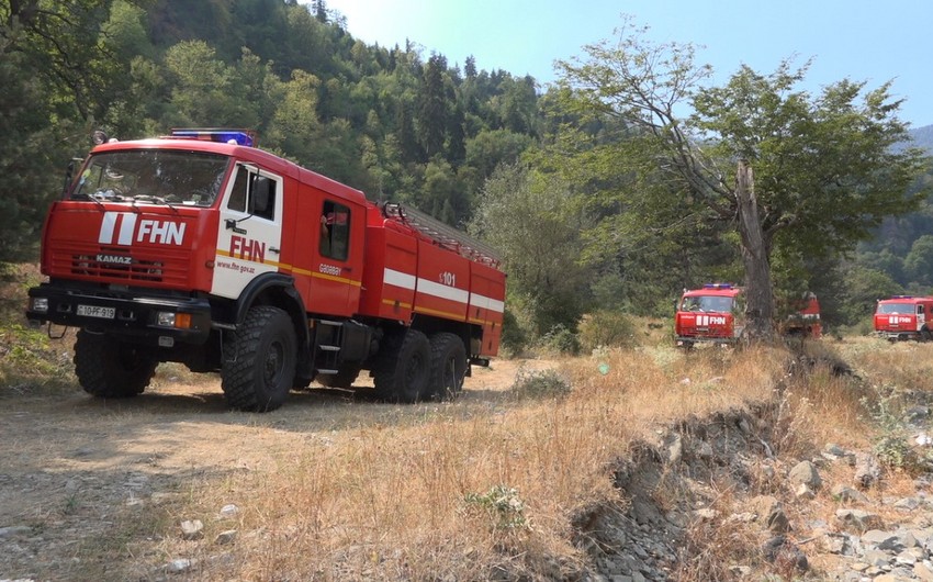 Qubanın kəndində yanğınlar baş verib, polis kəndin girişində post qoyub