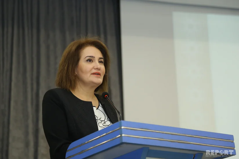 Məhəbbət Vəliyeva məktəb direktorları ilə videokonfrans keçirib