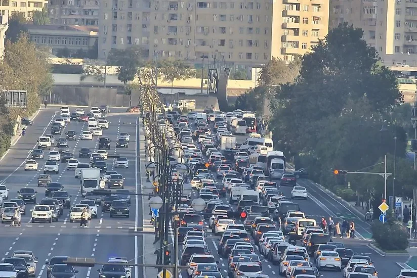 Bakıda tıxac olan yollar açıqlanıb - SİYAHI