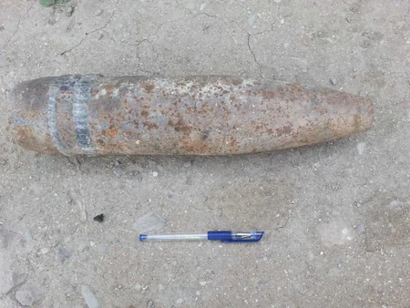 Sumqayıtda yol kənarında top mərmisi tapıldı