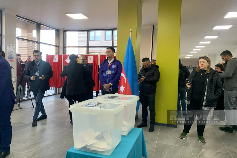 Tələbə-gənclər prezident seçkilərini müşahidə edirlər
