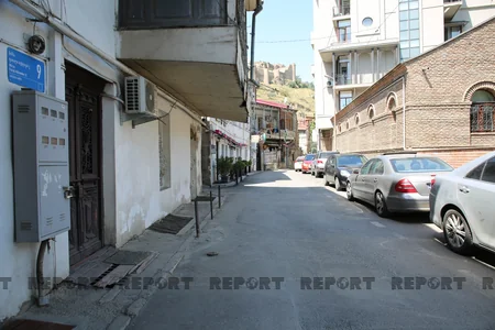 Tbilisidə Mirzə Fətəli Axundov küçəsinə yeni ünvan lövhələri vurulub
