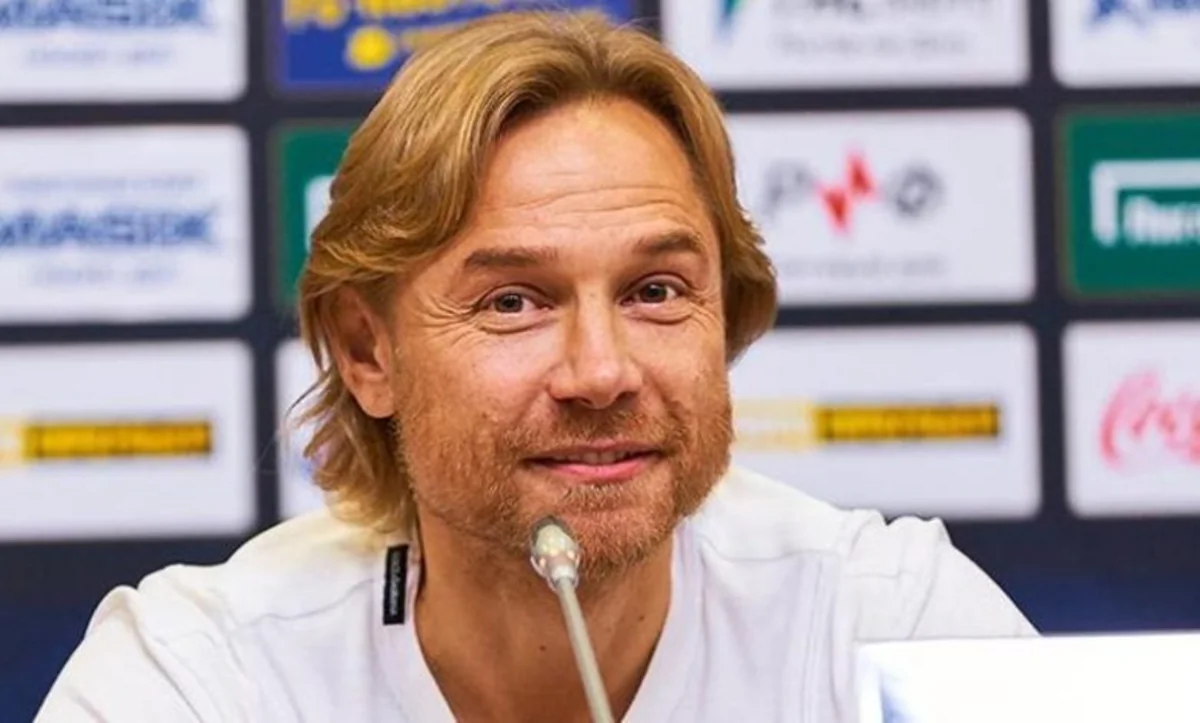 Rusiya millisinin baş məşqçisi klubda da işləyə bilər