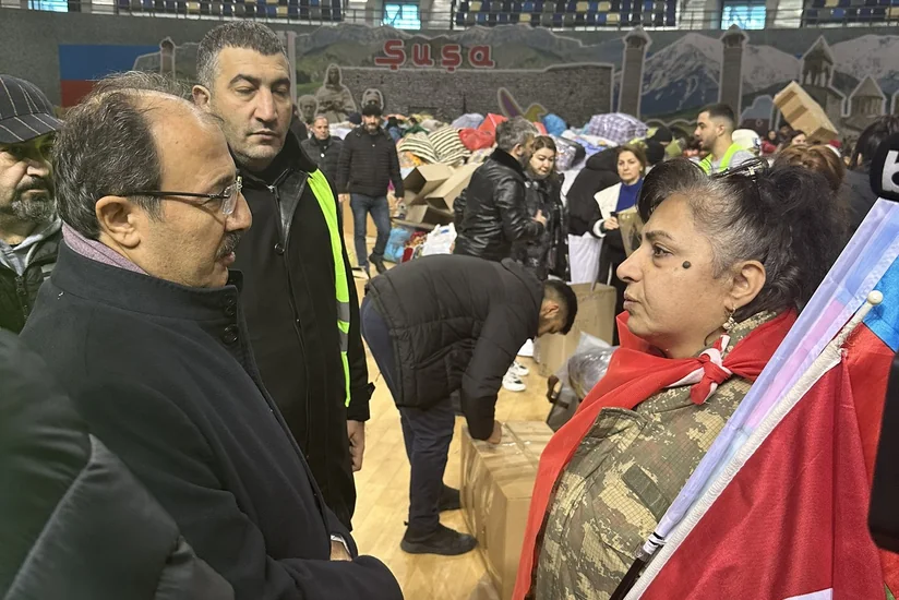 Посол Турции прибыл в пункт сбора гуманитарной помощи в Баку