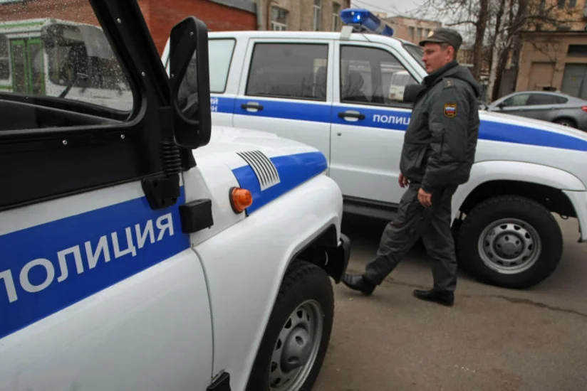 Мужчина в Москве дважды напал с шашкой на семью азербайджанцев