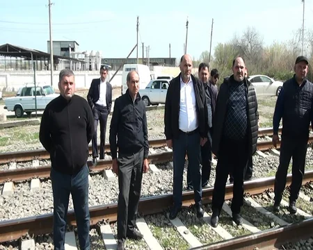 Kürdəmir bazarına girişlərdən biri bağlanıb, ərazidə uzun tıxaclar yaranır - REPORTAJ
