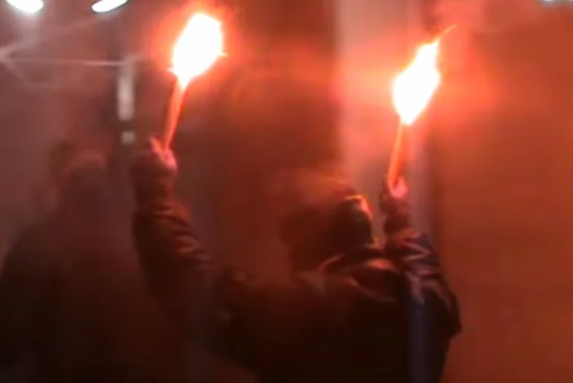​Неизвестные атаковали российское посольство в Киеве - ВИДЕО