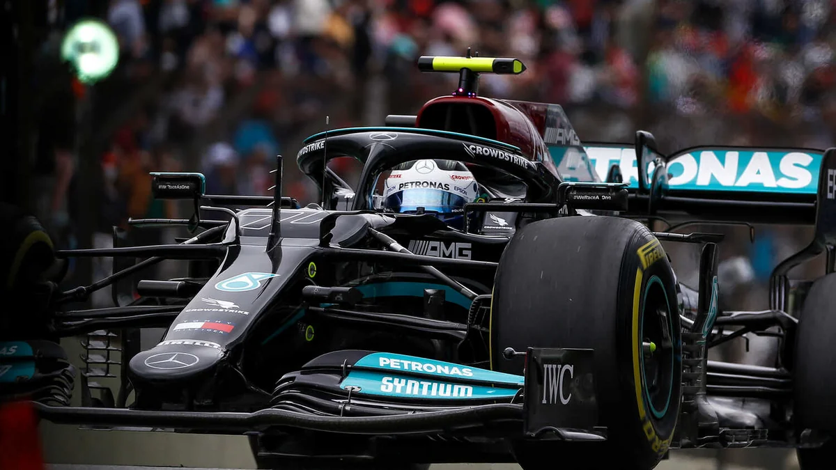 Боттас стал победителем спринтерской гонки Гран-при Бразилии Формулы-1