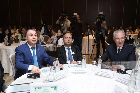 Ulu öndərin 100 illik yubileyinə həsr olunan simpozium keçirilib