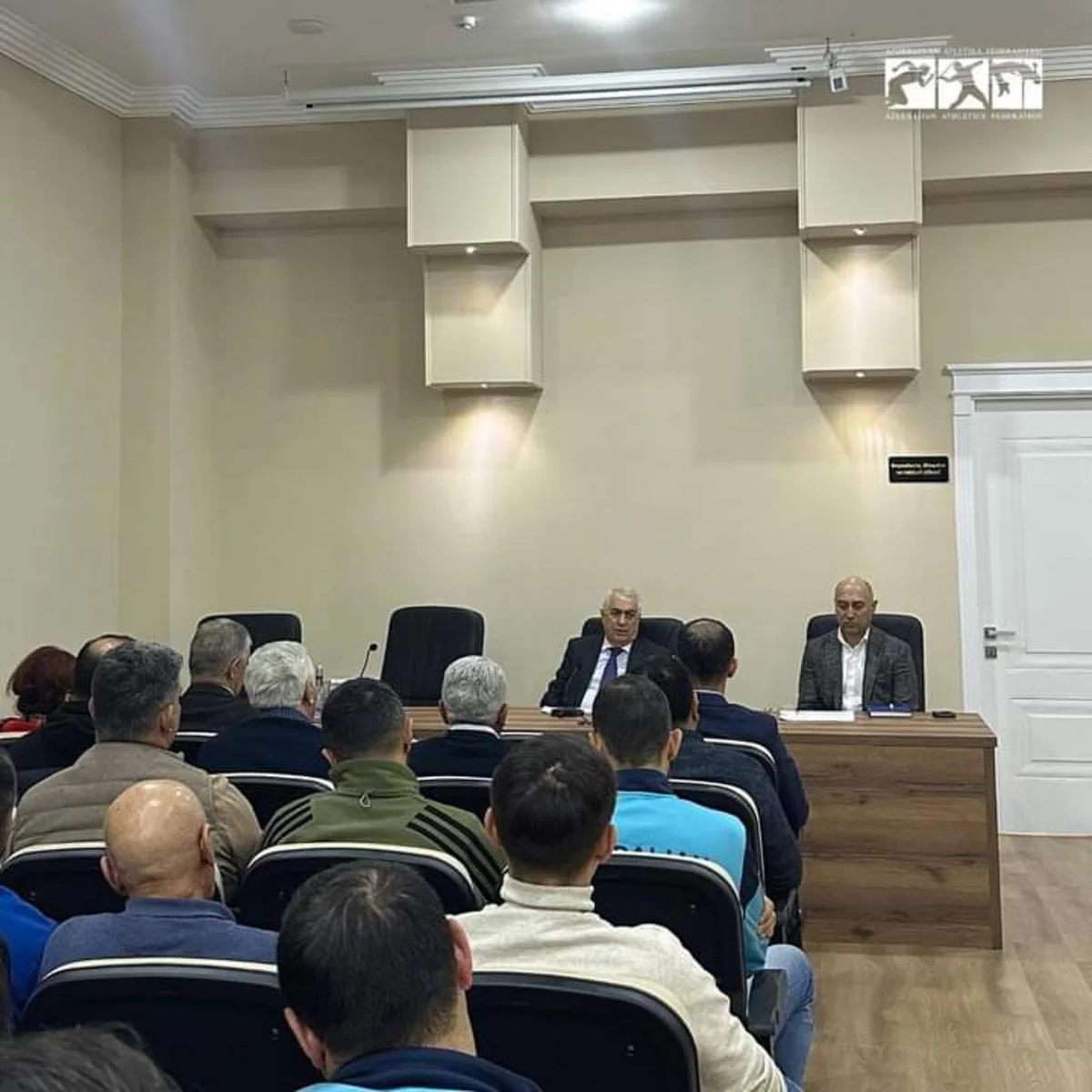 Cavid Qurbanov məşqçilərlə görüşüb