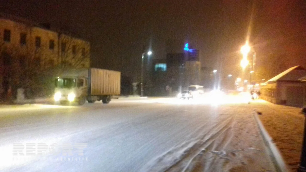 Havanın kəskin pisləşməsi Quba-Xaçmaz yolunda qəzalara səbəb olub - FOTO