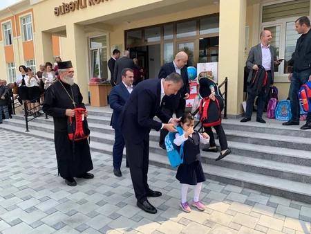 Gürcüstan Azərbaycandakı yeni gürcüdilli məktəbə hədiyyə göndərib
