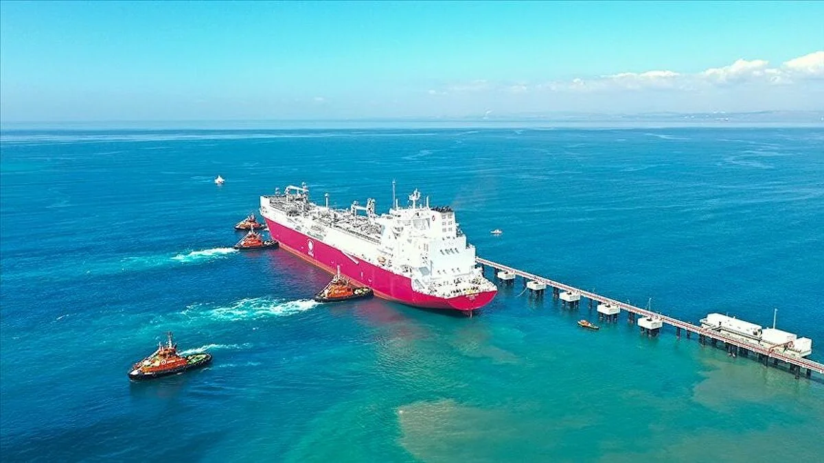 Turkey's first floating LNG ship brought to the country