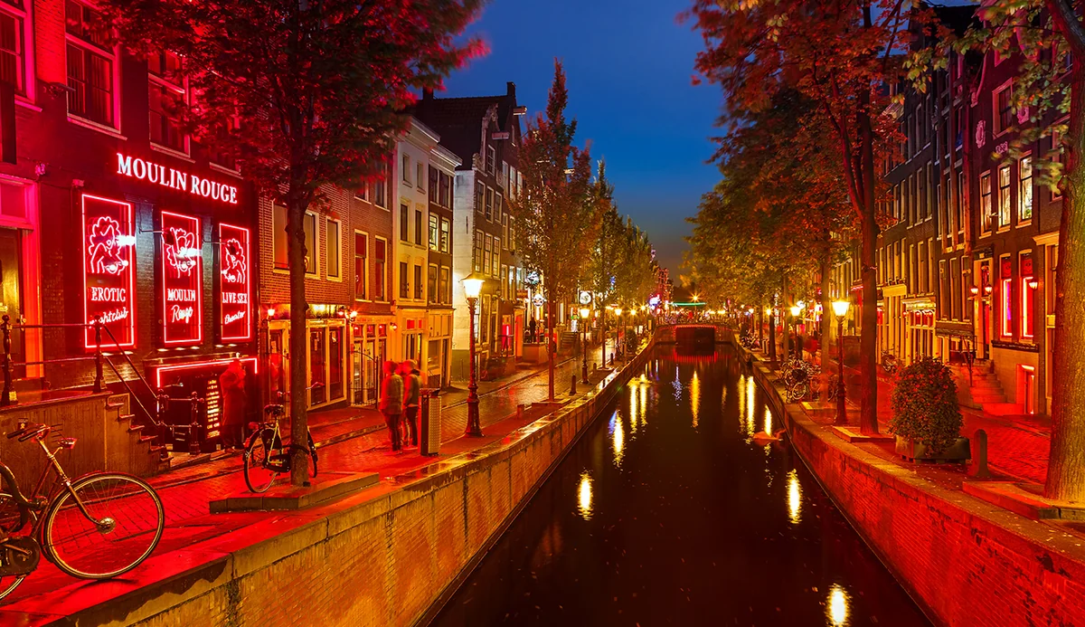 Amsterdamın Qırmızı fənərlər məhəlləsi bağlanır, yeni “erotik mərkəz” açılacaq