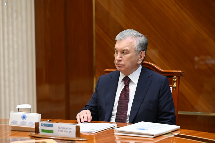 Мирзиёев поздравил президента Азербайджана с парафированием мирного договора с Арменией