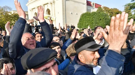 Prezident Ağsuda zəlzələnin nəticələrinin aradan qaldırılması ilə bağlı görülən işlərlə yerində tanış olub