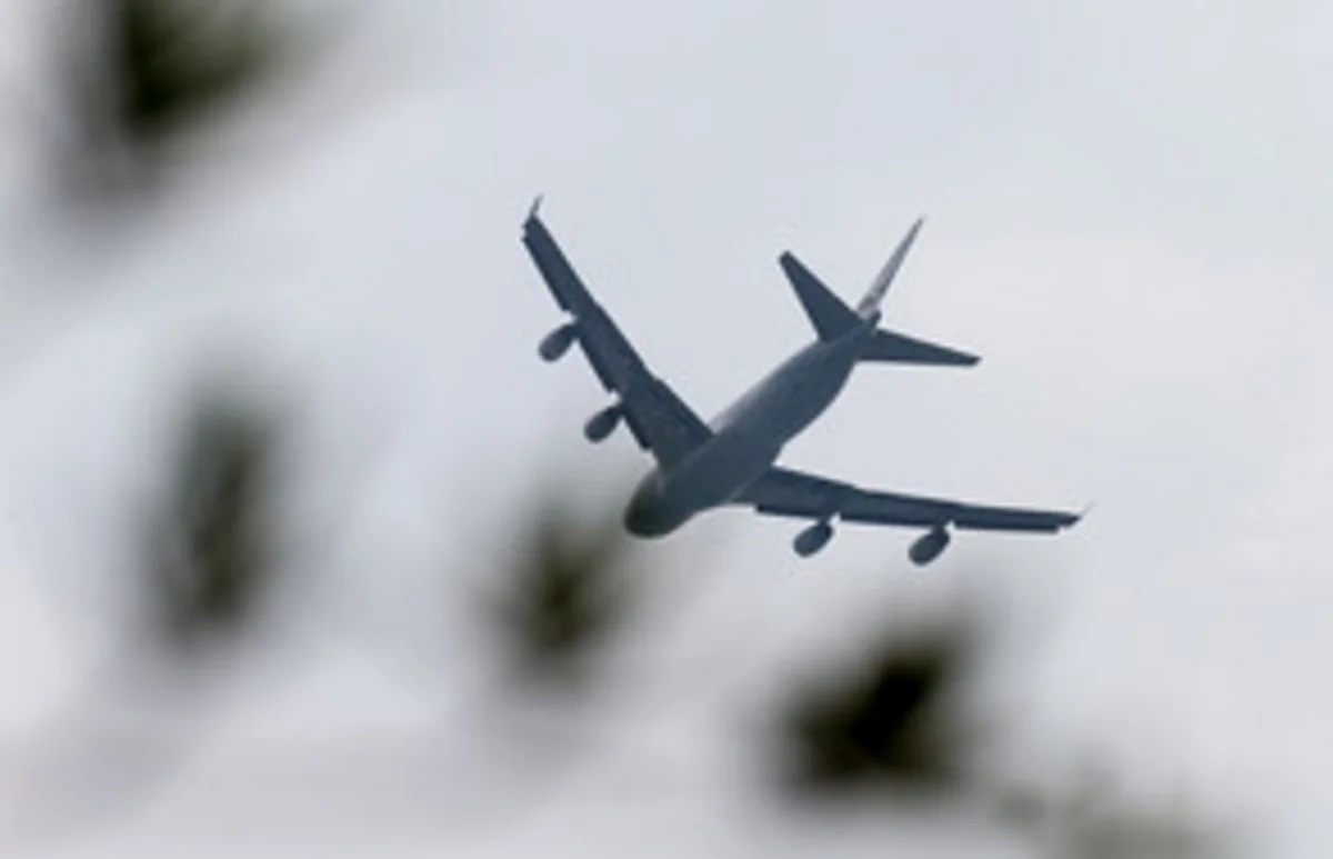 İngiltərədə təyyarə ilə helikopter toqquşub