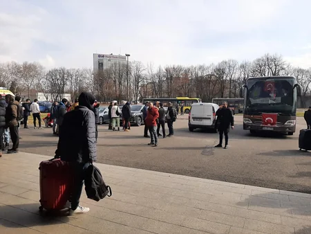 Ukraynadan Rumıniyaya gələn azərbaycanlılar pulsuz təyyarə reysi ilə İstanbula çatdırılır