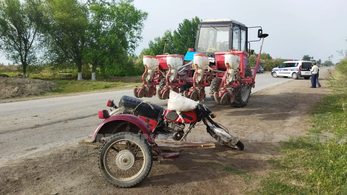 Salyanda motosiklet traktorla toqquşub, yaralanan var