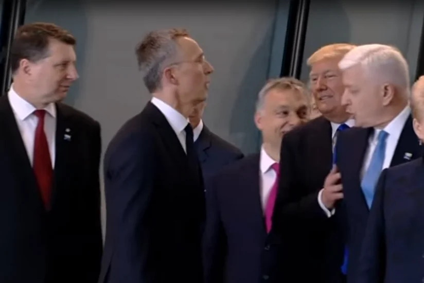 Monteneqronun baş naziri Donald Trampın onu itələməsiylə bağlı insidenti şərh edib - VİDEO