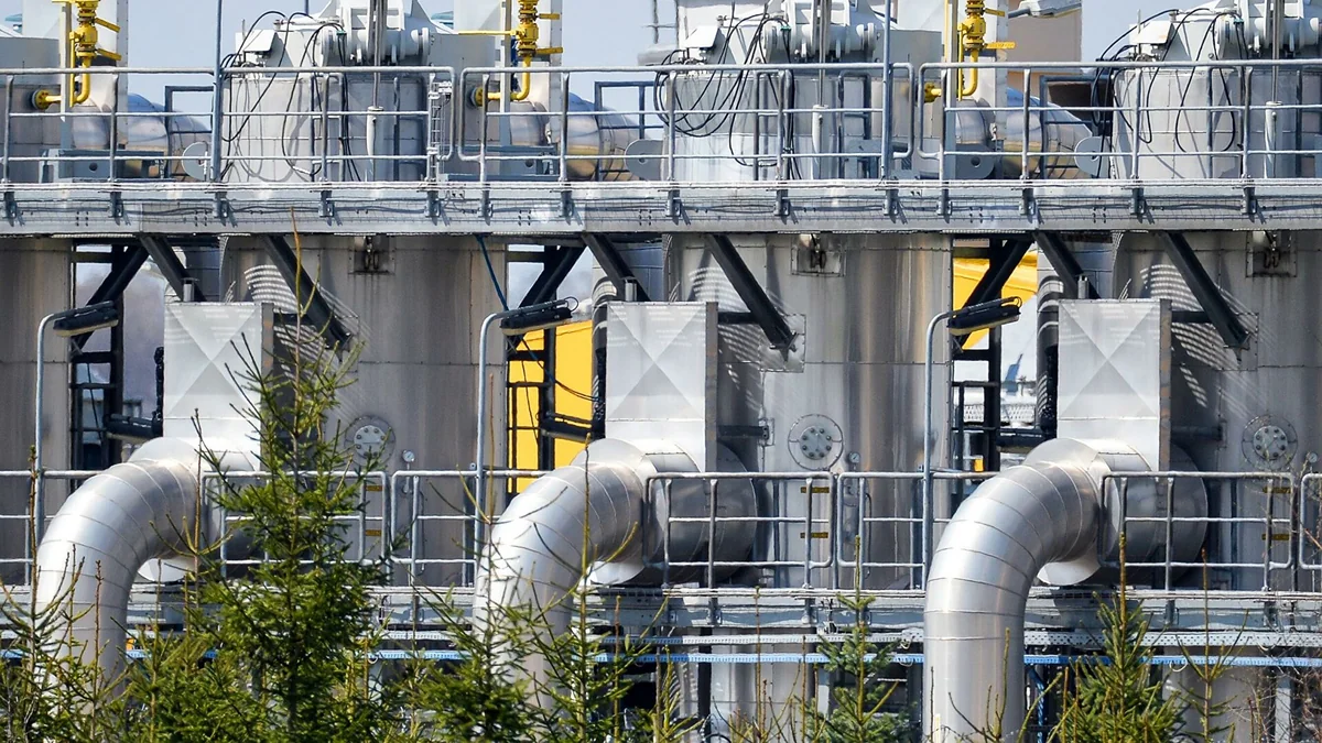 Цены на газ в Европе снизились к концу торгов после скачка выше $1 тыс.
