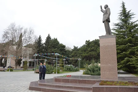 Mədəniyyət və turizm naziri Naftalanda vətəndaşlarla görüşüb