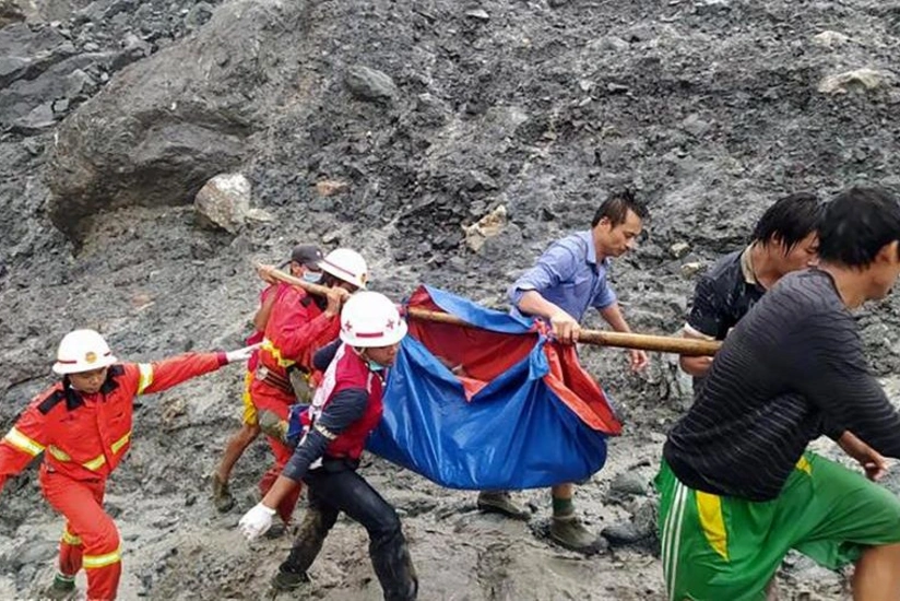 На юге Мьянмы 15 человек погибли после того, как их унесло волной