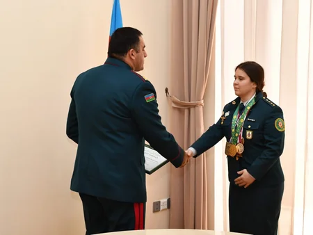 Elçin Quliyev idmançıları təltif edib