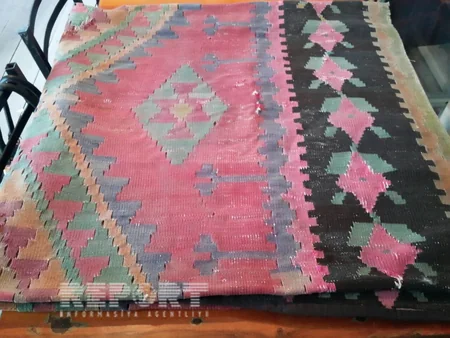 Tərtərdə zibillikdən XVIII əsrə aid kilim tapılıb - FOTO
