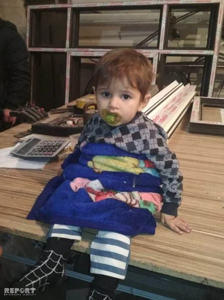 Bərdədə iki körpə uşaq valideyni tərəfindən küçəyə atılıb - FOTO - VİDEO - YENİLƏNİB