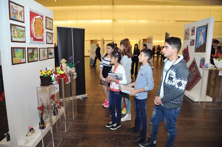 Uşaqların əl işlərindən ibarət sərgi sərginin açılışında Leyla Əliyeva iştirak edib - FOTO