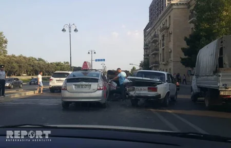 Zığ yolunda 4 maşın toqquşub - FOTO
