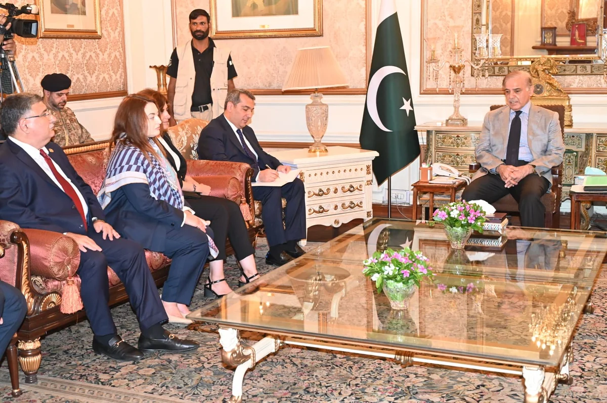 Pakistani PM receives Azerbaijani ambassador