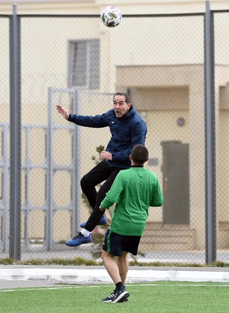Məhbuslarla futbol veteranları arasında yoldaşlıq oyunu keçirilib