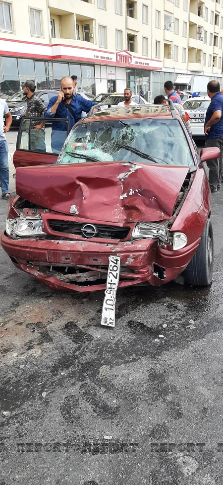 Abşeronda üç avtomobil toqquşdu, xəsarət alanlar var - VİDEO