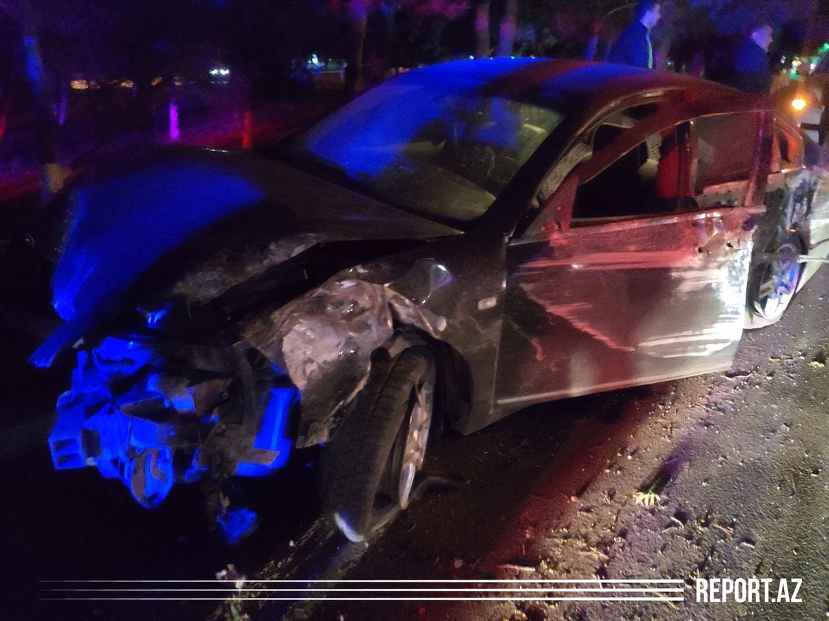 В Сумгайыте автомобиль врезался в дерево