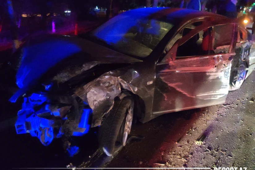 В Сумгайыте автомобиль врезался в дерево