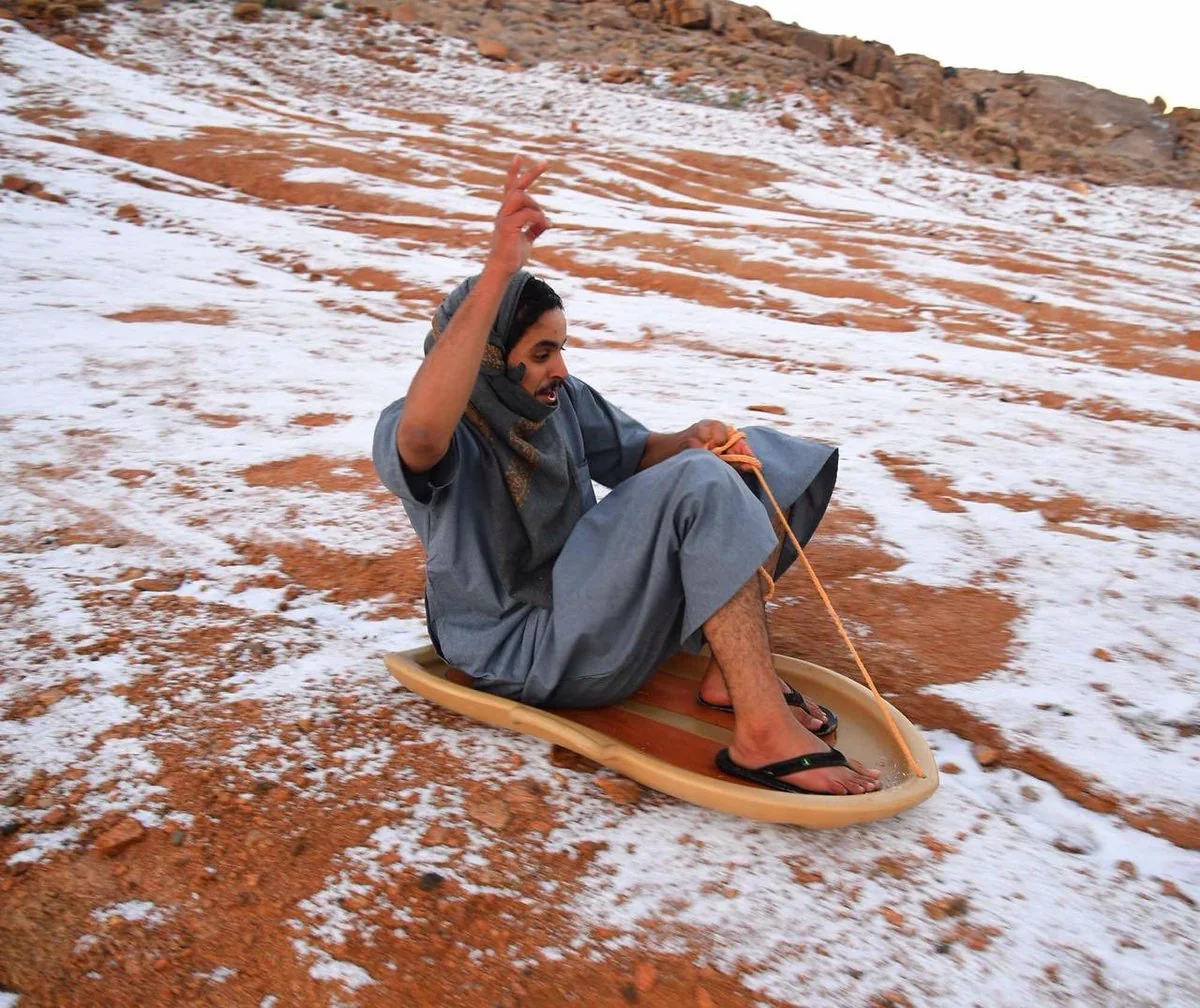 Snow falls in Saudi Arabia's north - PHOTO