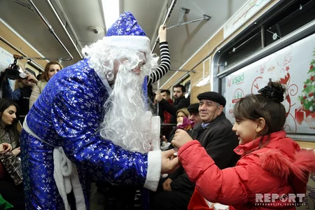 Bakı Metropoliteni kiçik sərnişinlərinə Yeni il sürprizi edib - FOTOREPORTAJ
